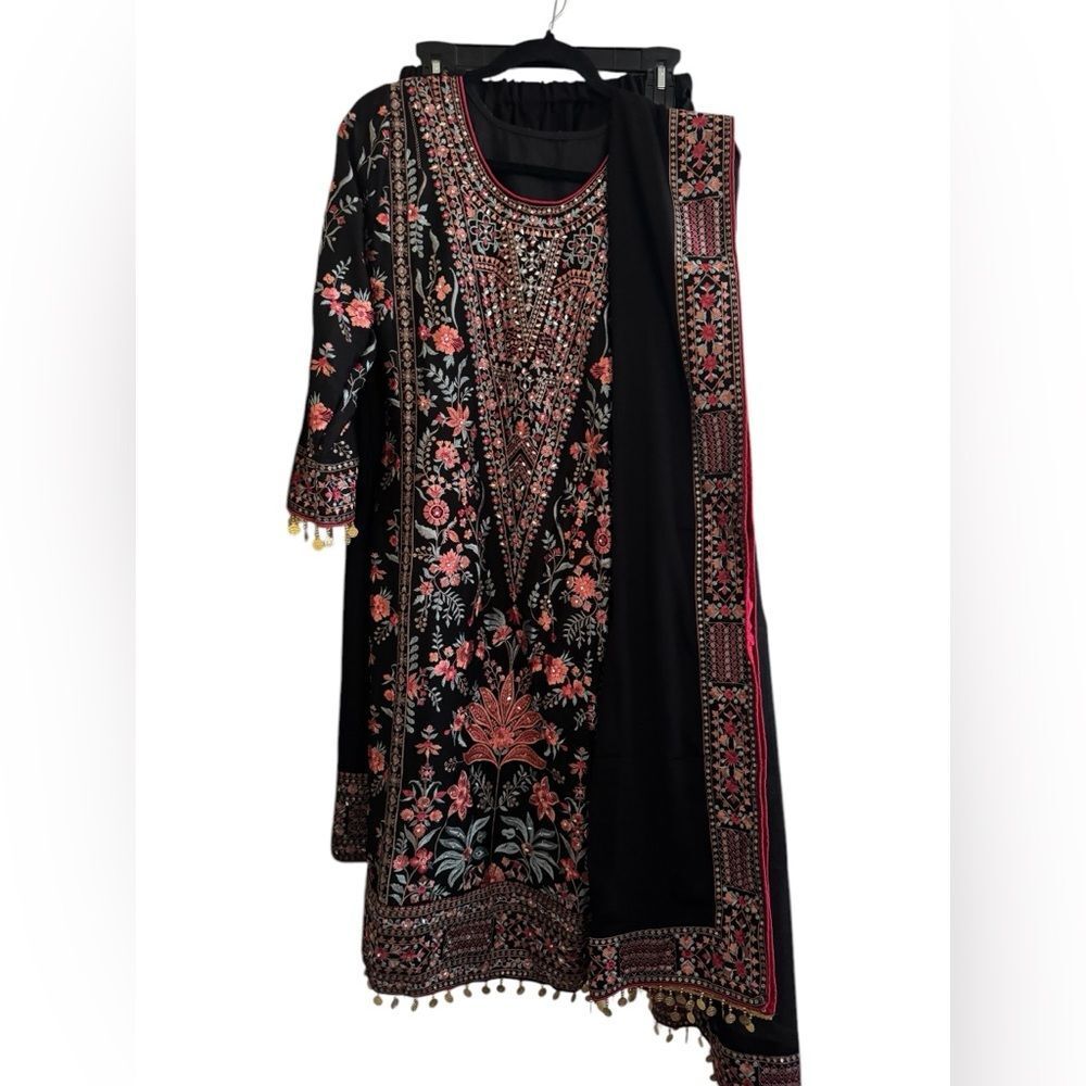 Indian outfit Salwar Kameez Black/with multi color thread embroidery